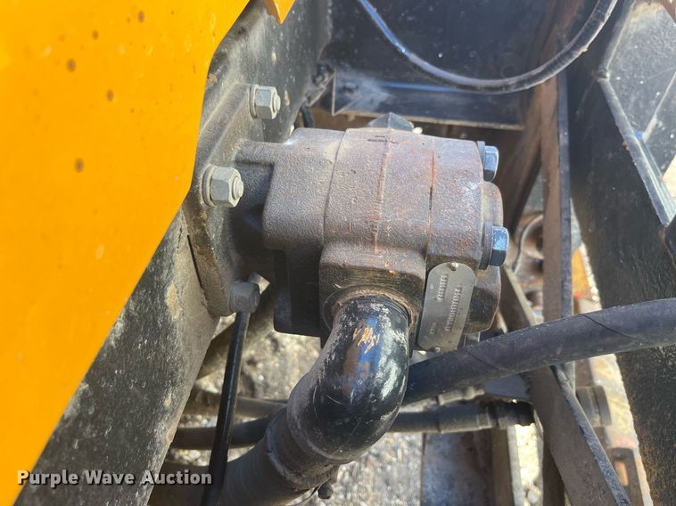 image for item LE9011 1997 International  4900 dump truck