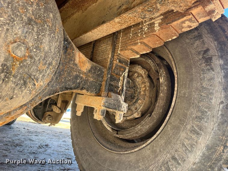 image for item LE9011 1997 International  4900 dump truck