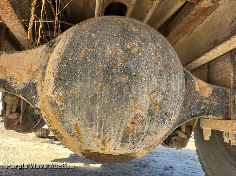 image for item LE9011 1997 International  4900 dump truck