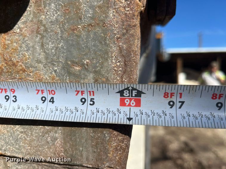 image for item LE9011 1997 International  4900 dump truck