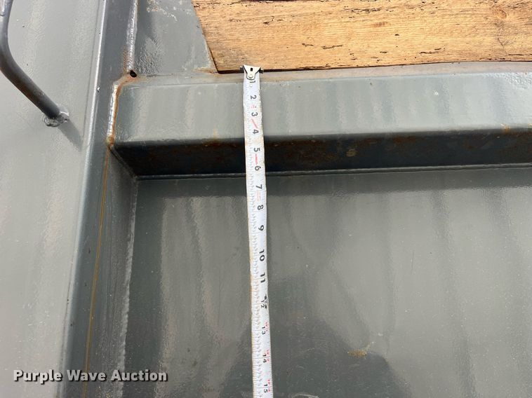 image for item LE9011 1997 International  4900 dump truck