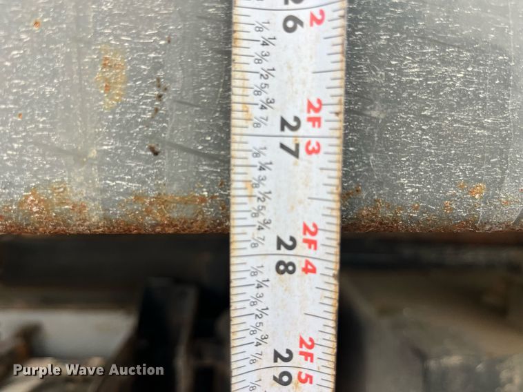 image for item LE9011 1997 International  4900 dump truck