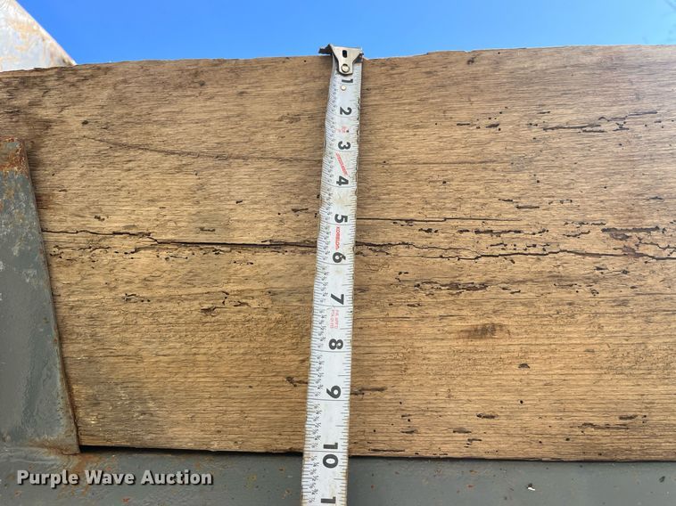 image for item LE9011 1997 International  4900 dump truck