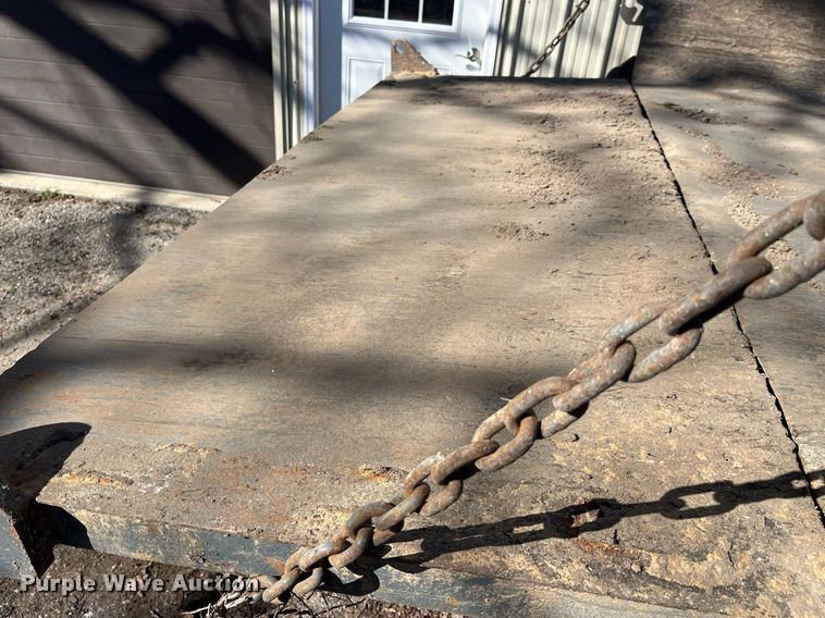 image for item LE9011 1997 International  4900 dump truck