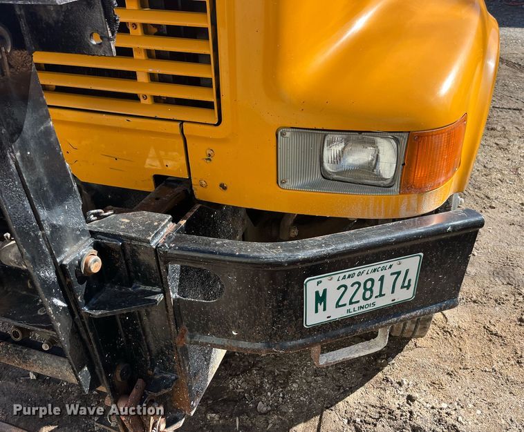 image for item LE9011 1997 International  4900 dump truck