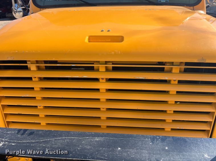 image for item LE9011 1997 International  4900 dump truck