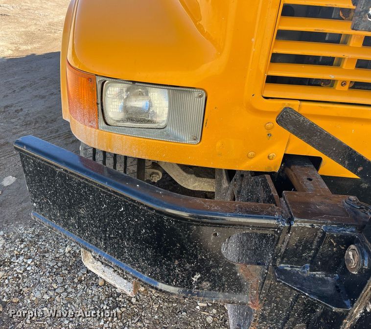 image for item LE9011 1997 International  4900 dump truck