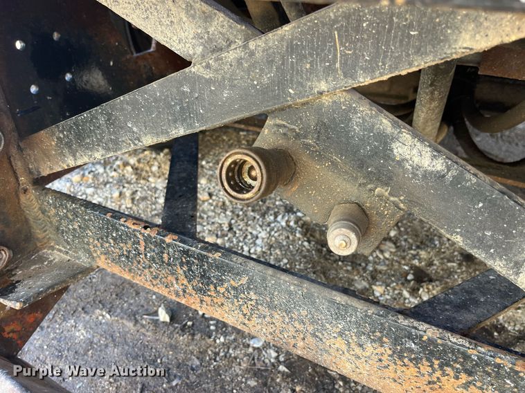 image for item LE9011 1997 International  4900 dump truck