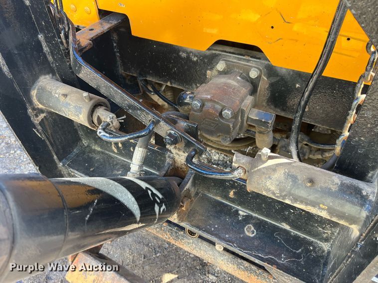 image for item LE9011 1997 International  4900 dump truck