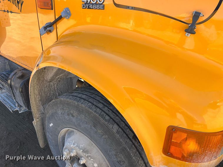 image for item LE9011 1997 International  4900 dump truck