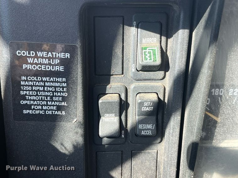 image for item LE9011 1997 International  4900 dump truck