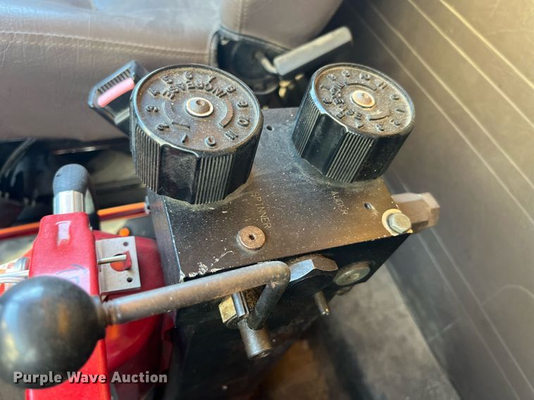 image for item LE9011 1997 International  4900 dump truck