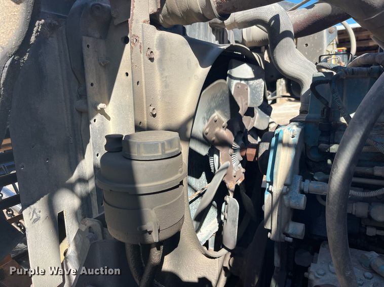 image for item LE9011 1997 International  4900 dump truck