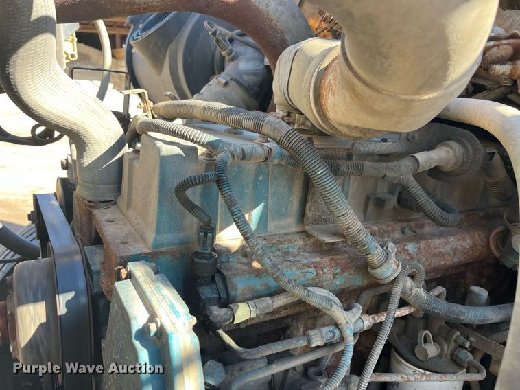 image for item LE9011 1997 International  4900 dump truck