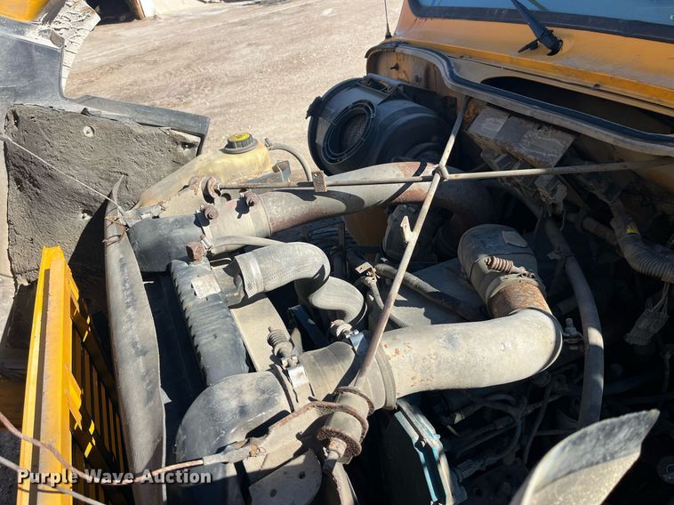 image for item LE9011 1997 International  4900 dump truck