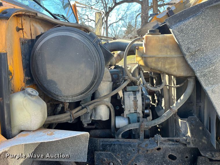 image for item LE9011 1997 International  4900 dump truck