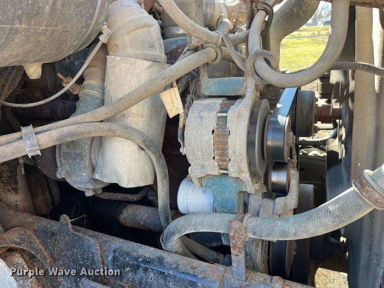 image for item LE9011 1997 International  4900 dump truck