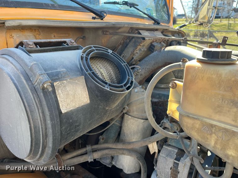 image for item LE9011 1997 International  4900 dump truck