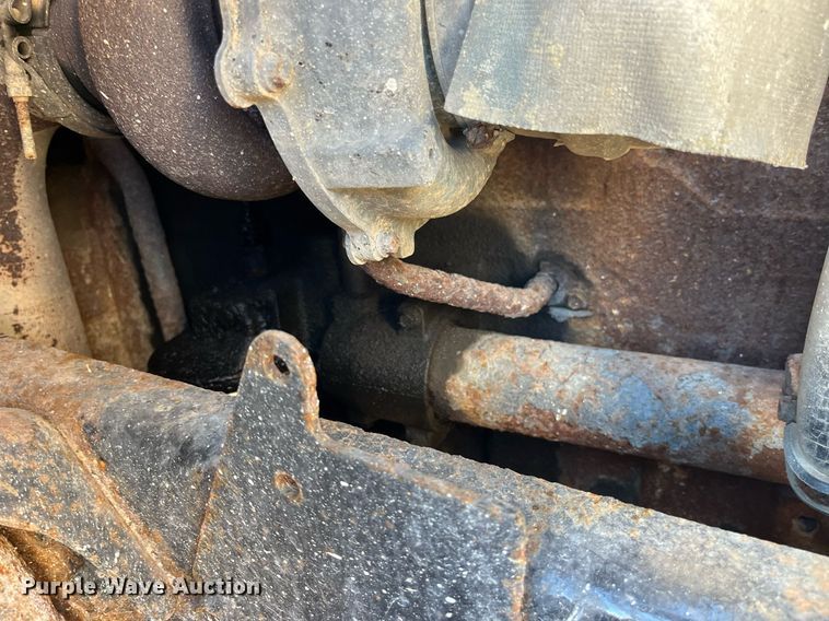 image for item LE9011 1997 International  4900 dump truck