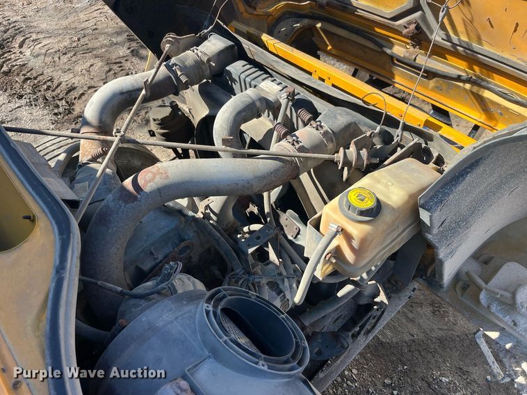 image for item LE9011 1997 International  4900 dump truck