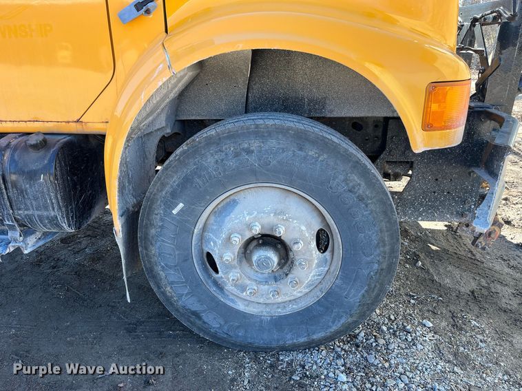 image for item LE9011 1997 International  4900 dump truck