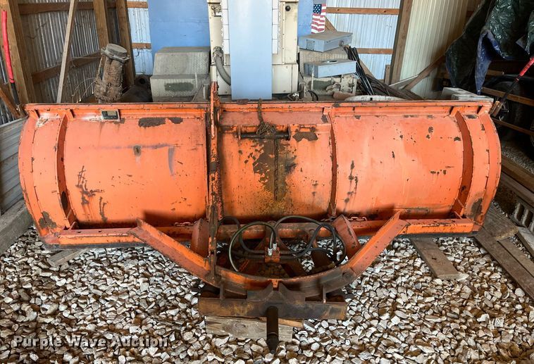 image for item LE9011 1997 International  4900 dump truck