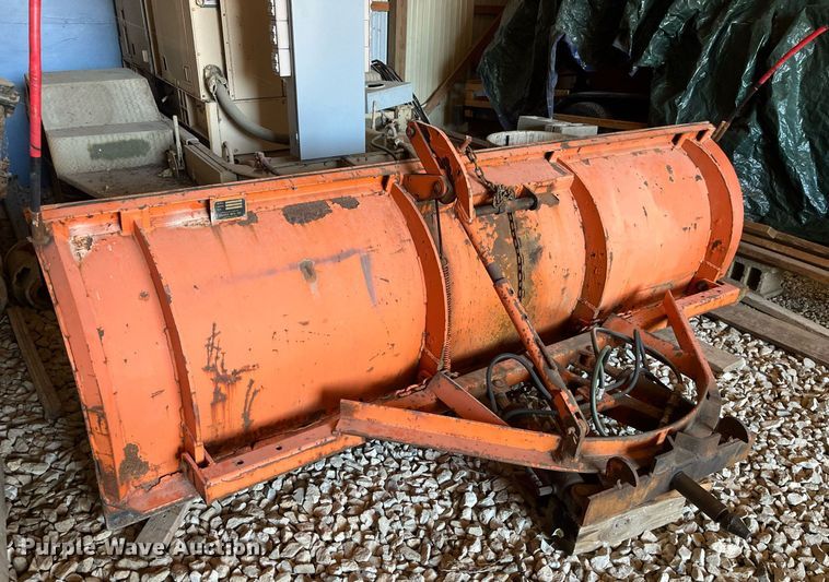 image for item LE9011 1997 International  4900 dump truck