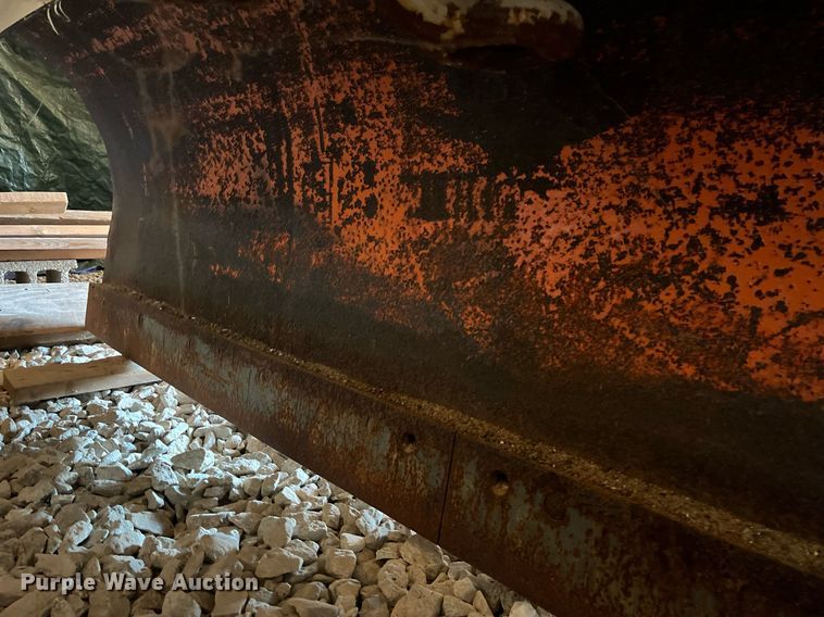 image for item LE9011 1997 International  4900 dump truck