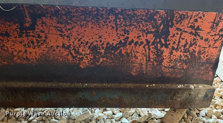 image for item LE9011 1997 International  4900 dump truck