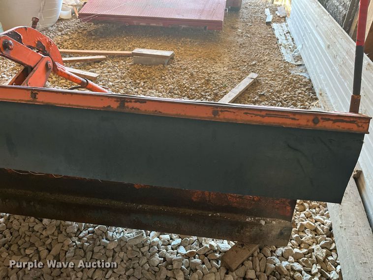 image for item LE9011 1997 International  4900 dump truck