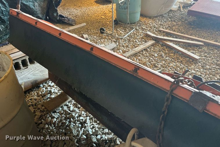 image for item LE9011 1997 International  4900 dump truck