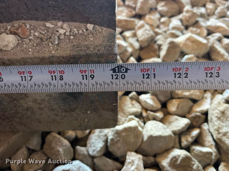 image for item LE9011 1997 International  4900 dump truck