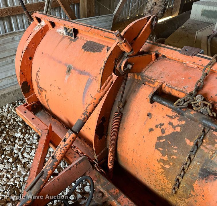 image for item LE9011 1997 International  4900 dump truck