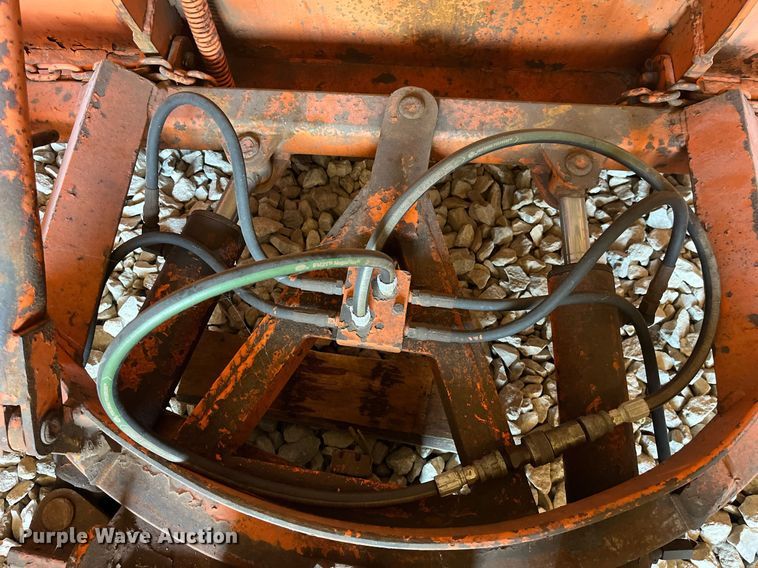 image for item LE9011 1997 International  4900 dump truck