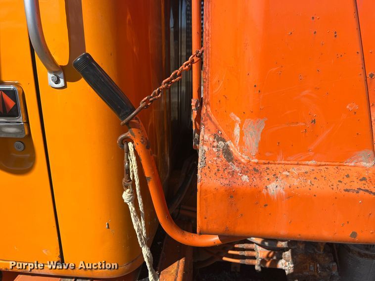 image for item LE9015 1991 International  4900 dump truck