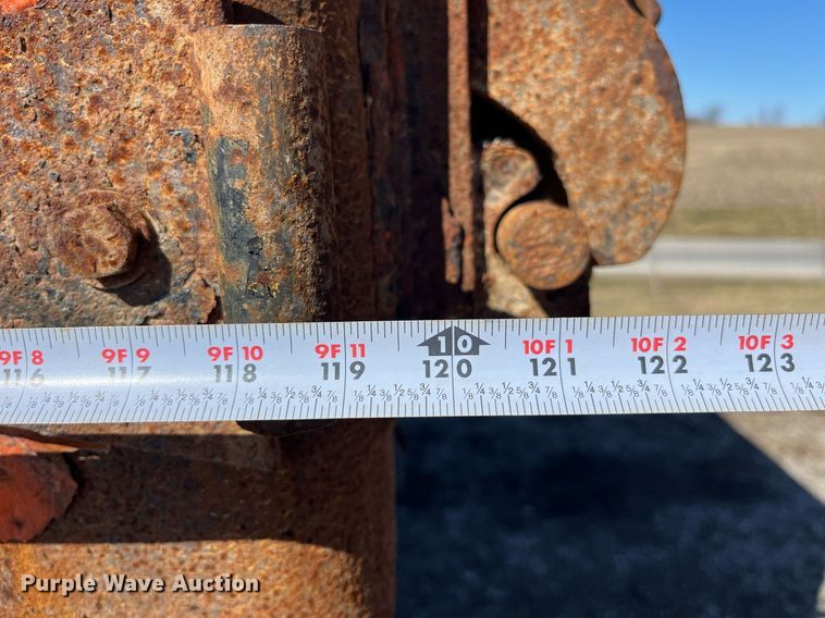 image for item LE9015 1991 International  4900 dump truck