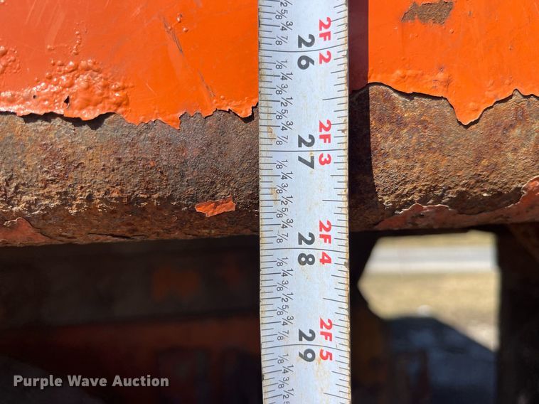 image for item LE9015 1991 International  4900 dump truck