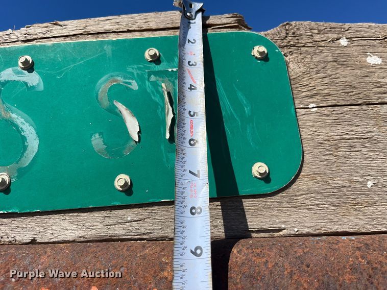 image for item LE9015 1991 International  4900 dump truck