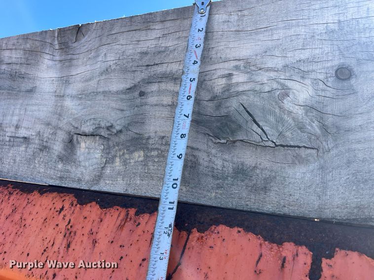 image for item LE9015 1991 International  4900 dump truck