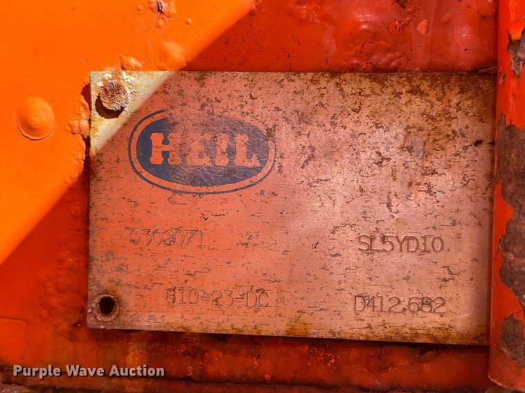 image for item LE9015 1991 International  4900 dump truck