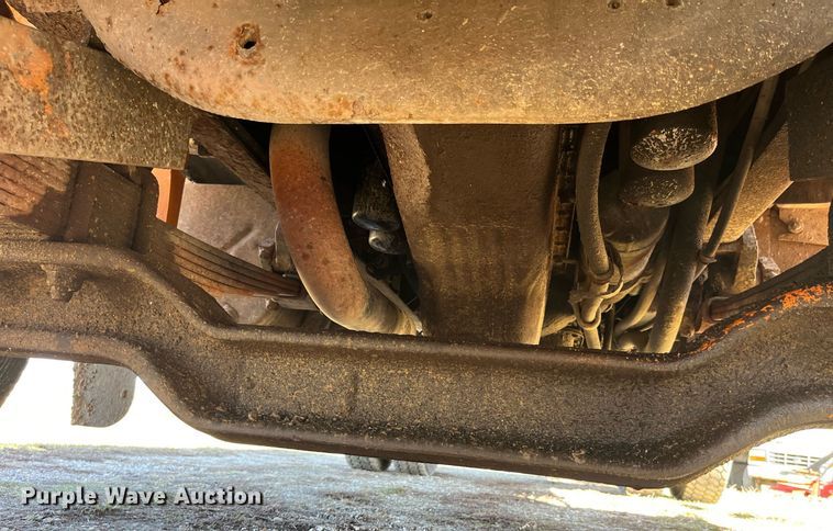 image for item LE9015 1991 International  4900 dump truck