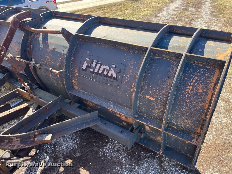 image for item LE9015 1991 International  4900 dump truck