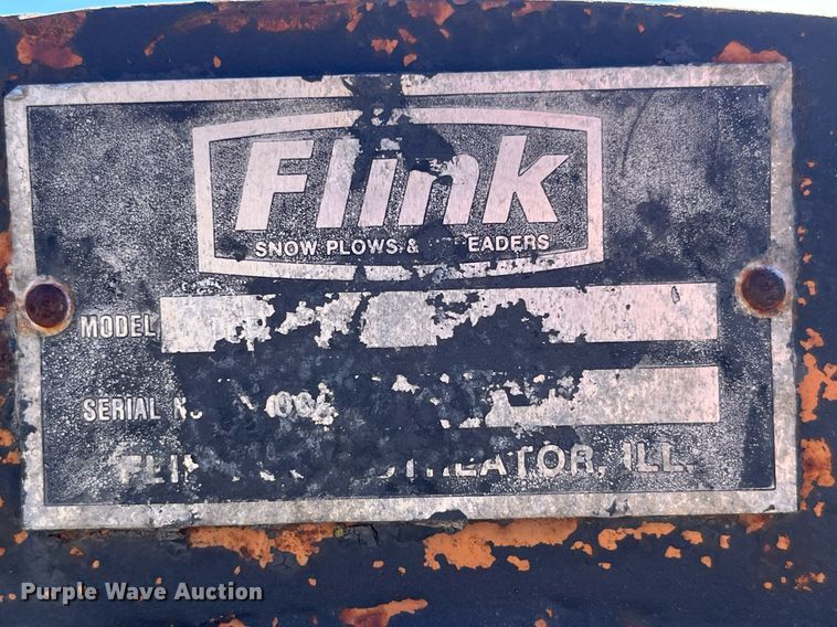 image for item LE9015 1991 International  4900 dump truck