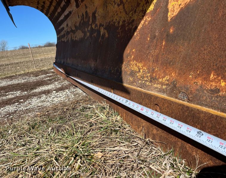 image for item LE9015 1991 International  4900 dump truck