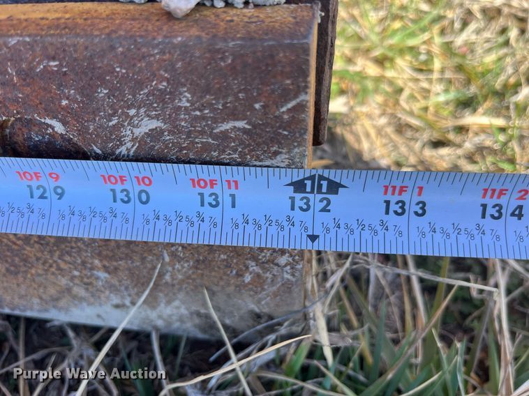 image for item LE9015 1991 International  4900 dump truck