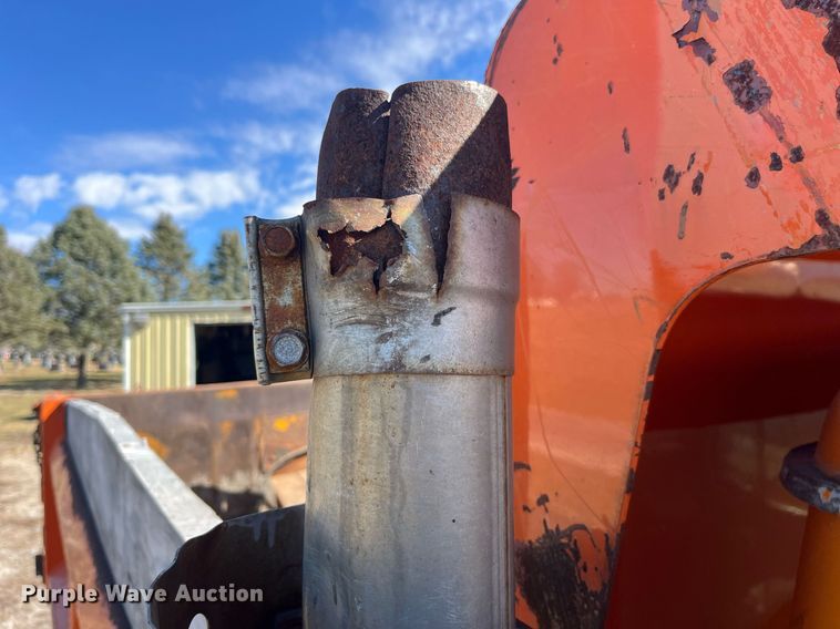 image for item LE9015 1991 International  4900 dump truck