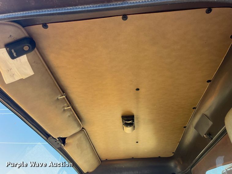 image for item LE9015 1991 International  4900 dump truck