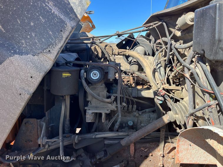 image for item LE9015 1991 International  4900 dump truck