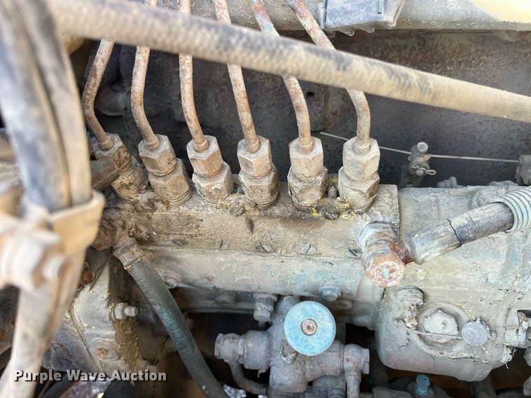 image for item LE9015 1991 International  4900 dump truck