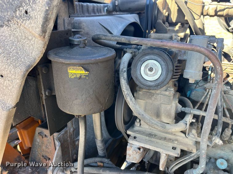 image for item LE9015 1991 International  4900 dump truck